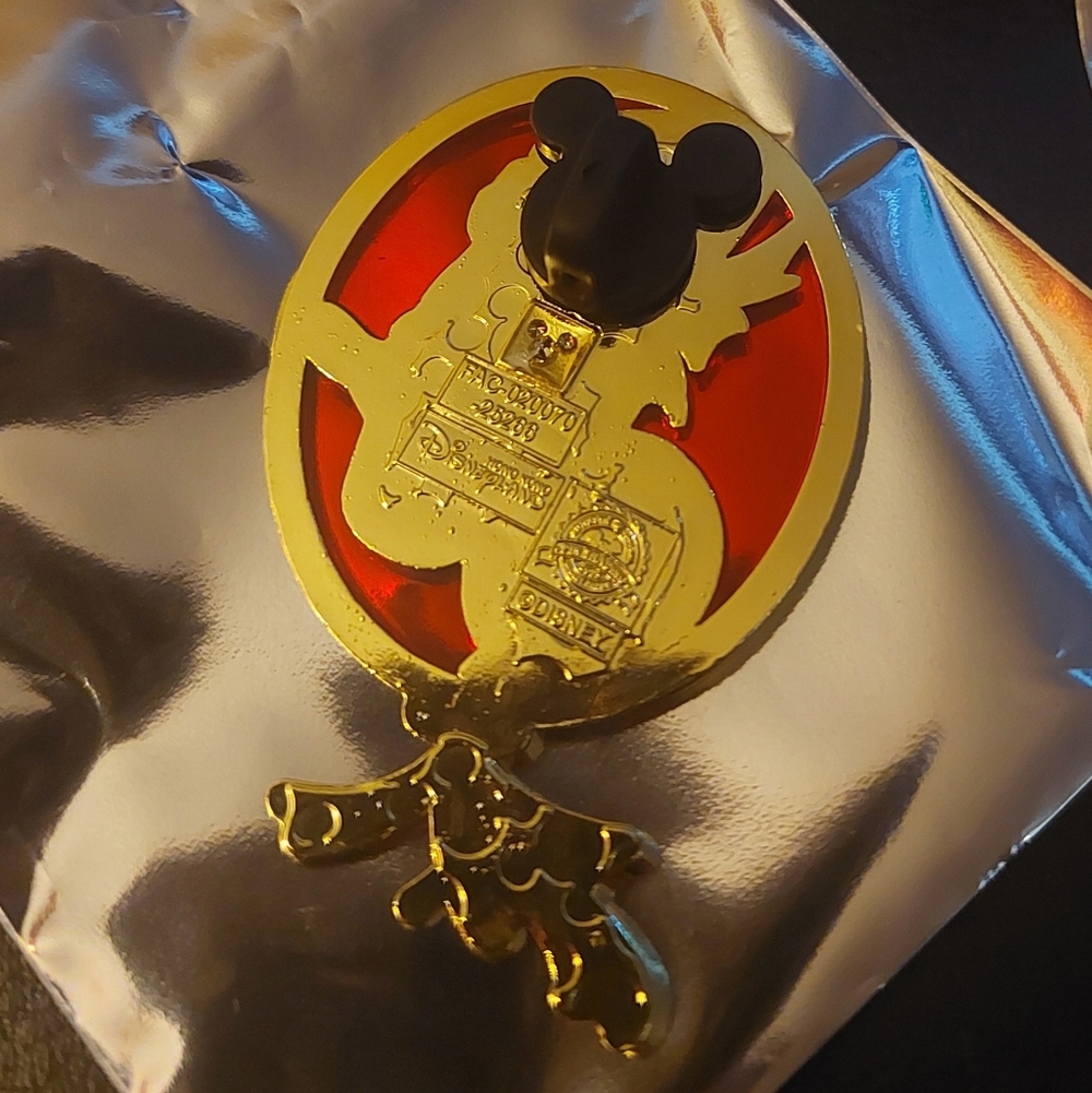 Exclusive Hong Kong DISNEY 2026 Pins - Picture 5 of 7
